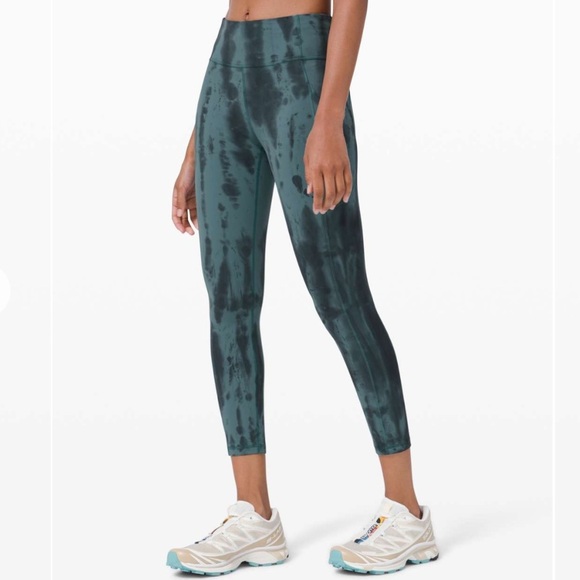Lululemon Invigorate High-Rise Tight 25" *Wash
Forest Shibori Graphite Size 2 - Picture 2 of 6